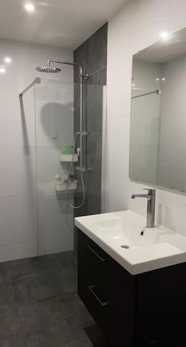 Lovely 1 Private Bedroom With Garden View Róterdam Exterior foto